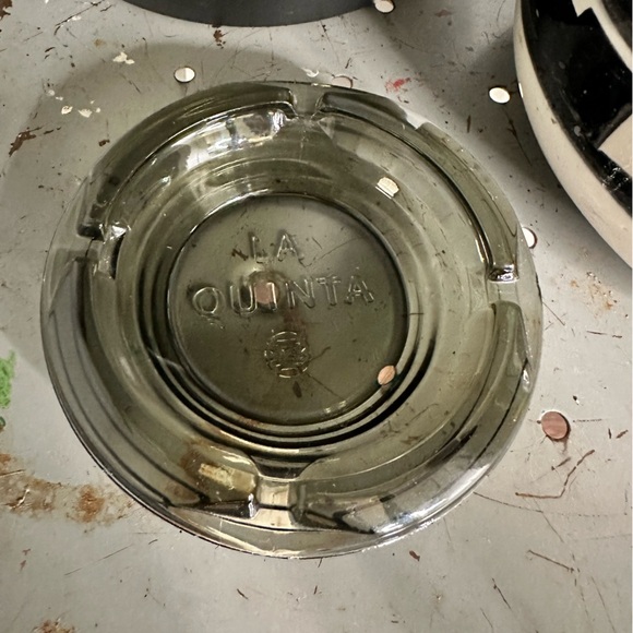 La Quinta Motor Inn Glass Ashtray Smoke Grey Vtg - Picture 7 of 8